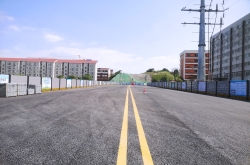 托子沖南路主幅路通車，新學(xué)校旁拉通了一條便民路